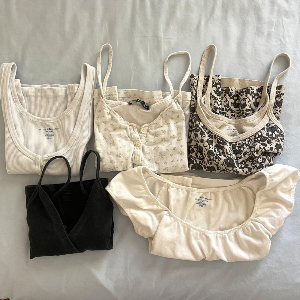 PLEASE READ INSTRUCTIONS BELOW BEFORE BUYING! Brandy Melville Tanks